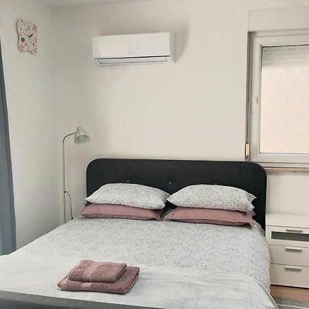 Studio 7Even Ground Floor プーラ エクステリア 写真